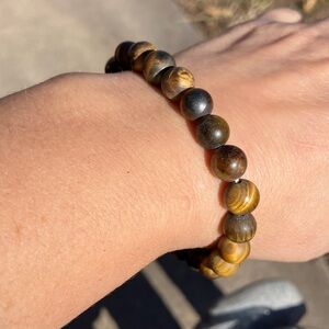NWOT Matte Elastic Tiger Eye Beaded Bracelet